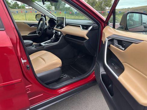 Used 2020 Toyota RAV4 XLE Premium AWD/4WD image 16