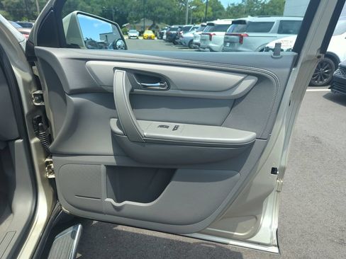 Used 2015 Chevrolet Traverse LT w/ Style and Technology Package FWD image 33