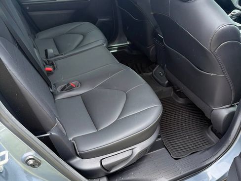 Used 2020 Toyota Highlander XLE FWD image 5