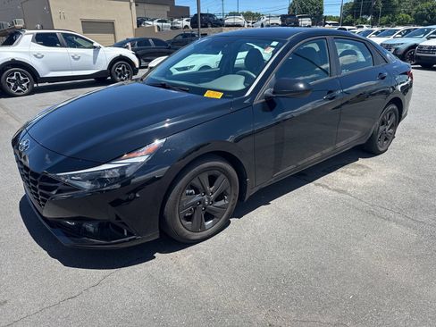Certified 2023 Hyundai Elantra SEL FWD image 2