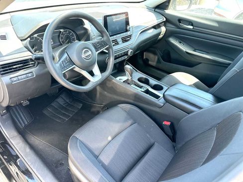 Used 2025 Nissan Altima 2.5 SV image 4