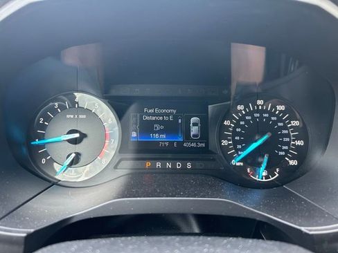 Used 2018 Ford Edge SE FWD image 2