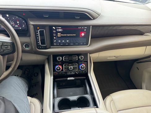 Used 2022 GMC Yukon XL Denali w/ Denali Reserve Package image 19