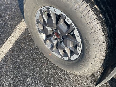 Used 2025 Nissan Frontier PRO-4X w/ Pro Premium Package image 9