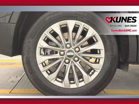 Used 2025 Cadillac XT4 Premium Luxury image 12