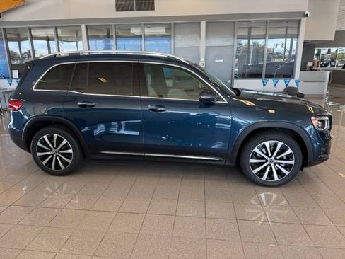 Used 2020 Mercedes-Benz GLB 250 4MATIC w/ Premium Package image 2