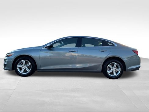 Used 2024 Chevrolet Malibu LT FWD image 2