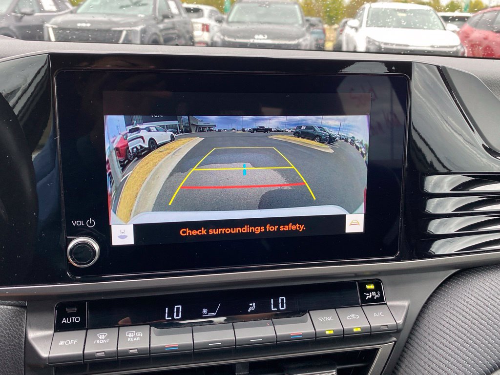 Used 2025 Toyota Camry SE FWD image 16