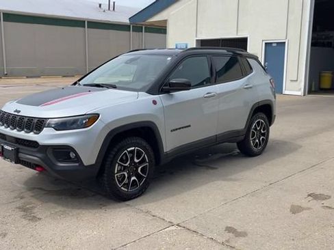 Used 2026 Jeep Compass Trailhawk AWD/4WD image 4