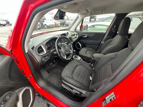 Used 2019 Jeep Renegade Latitude w/ Cold Weather Group FWD image 5