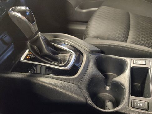 Used 2019 Nissan Rogue SV FWD image 26