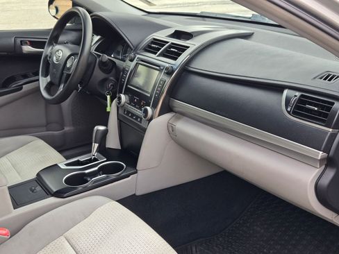 Used 2012 Toyota Camry LE FWD image 30