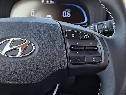 New 2024 Hyundai Venue Limited FWD image 17