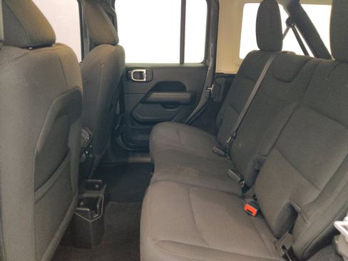 Used 2019 Jeep Wrangler Unlimited Sahara AWD/4WD image 18