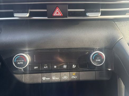 Used 2023 Hyundai Elantra SEL w/ Preferred Accessory Package image 19