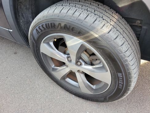 Used 2019 Jeep Cherokee Limited w/ Luxury Group image 5