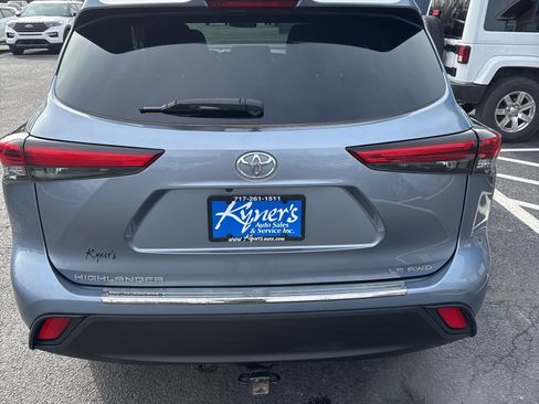 Used 2021 Toyota Highlander LE image 6