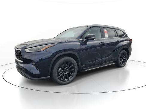 New 2026 Toyota Highlander XLE image 3