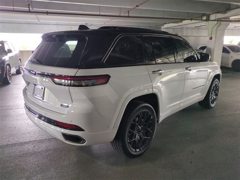New 2025 Jeep Grand Cherokee Summit image 5
