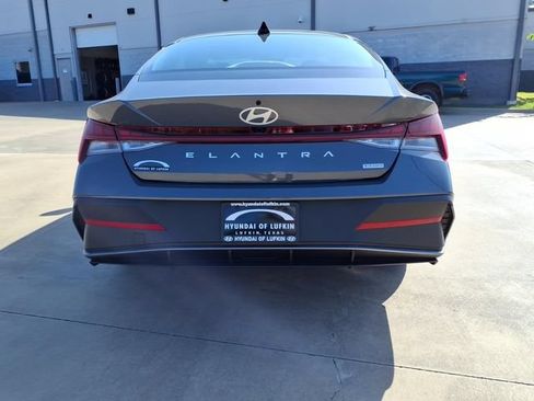 New 2026 Hyundai Elantra Hybrid FWD image 3