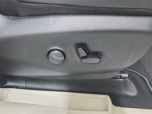 Used 2024 Chrysler Pacifica Limited image 40