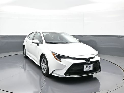 Certified 2025 Toyota Corolla LE image 3