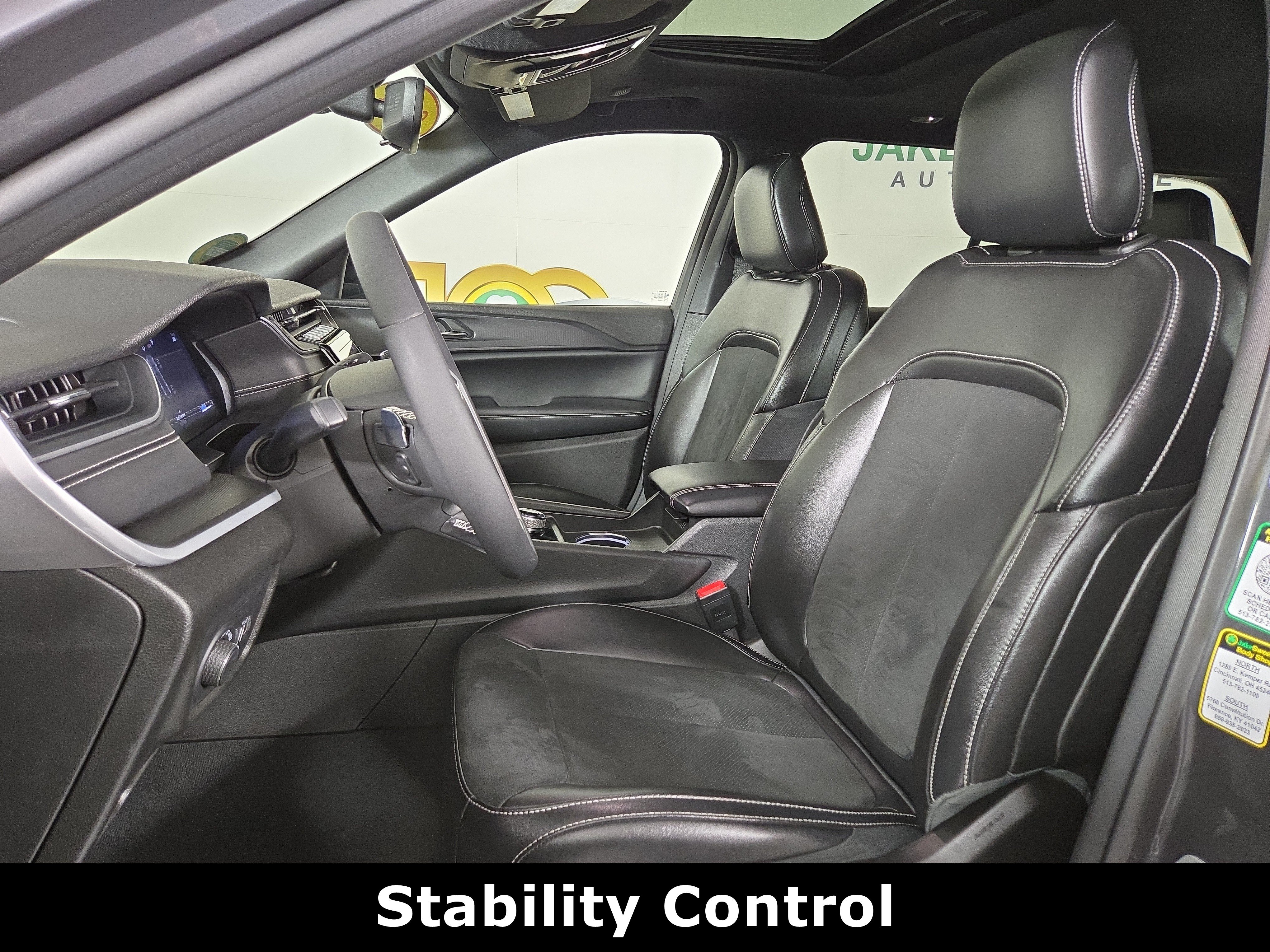 Used 2024 Jeep Grand Cherokee Altitude AWD/4WD image 11