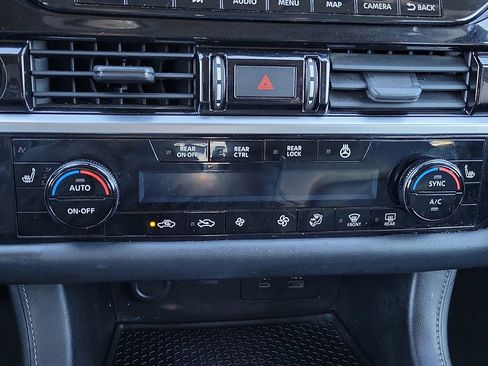 Used 2022 Nissan Pathfinder SL image 15