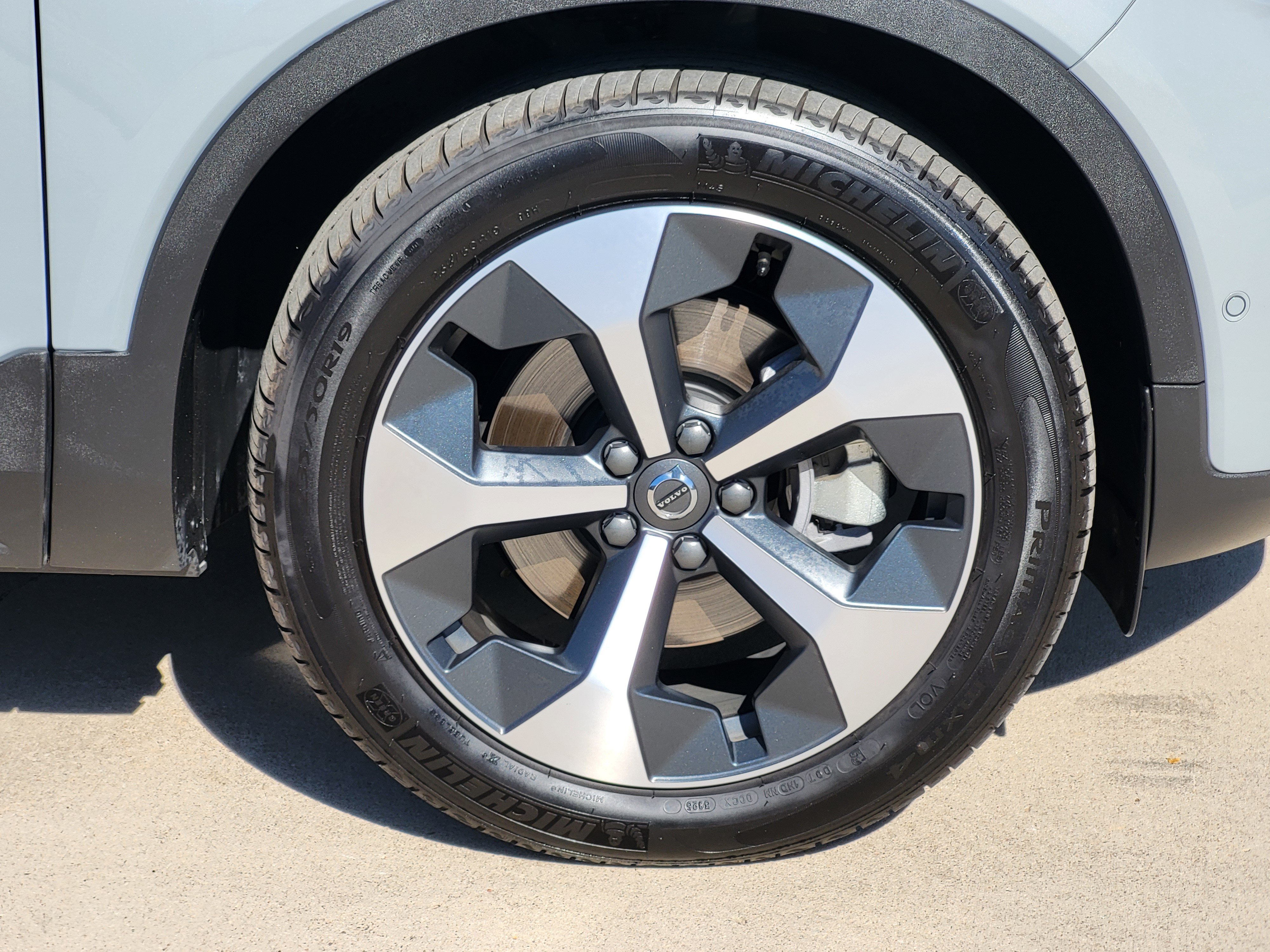Certified 2026 Volvo XC40 B5 Plus AWD/4WD image 8