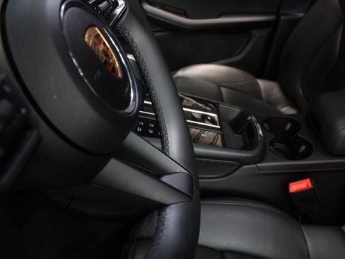 Used 2025 Porsche Macan w/ Premium Package Plus AWD/4WD image 33