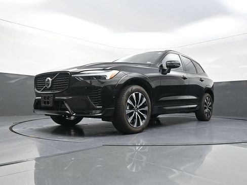 Used 2025 Volvo XC60 B5 Plus AWD/4WD image 32