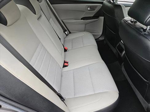 Used 2016 Toyota Camry SE image 17