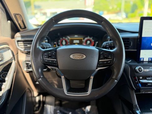 Used 2020 Ford Explorer Platinum w/ Premium Technology Package image 44