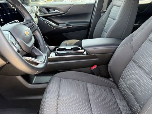 Used 2025 Chevrolet Equinox LT image 11