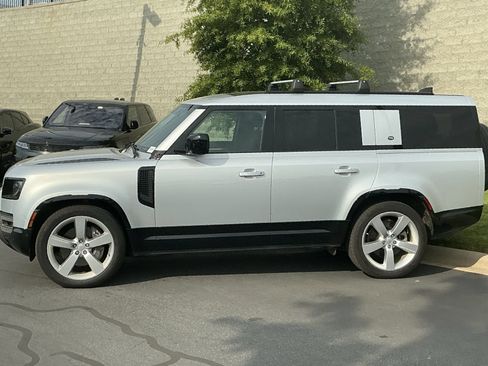 Used 2023 Land Rover Defender 130 X-Dynamic SE AWD/4WD image 4