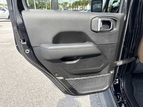 Used 2023 Jeep Wrangler Unlimited Sahara w/ Cold Weather Group AWD/4WD image 9