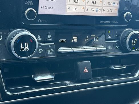 Used 2021 Toyota Highlander XLE FWD image 21