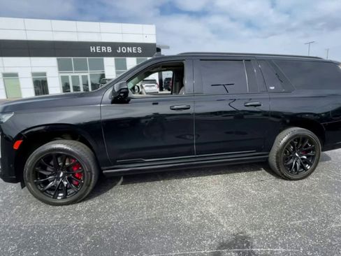 Used 2023 Cadillac Escalade ESV Sport Platinum w/ LPO, ONYX Package AWD/4WD image 4