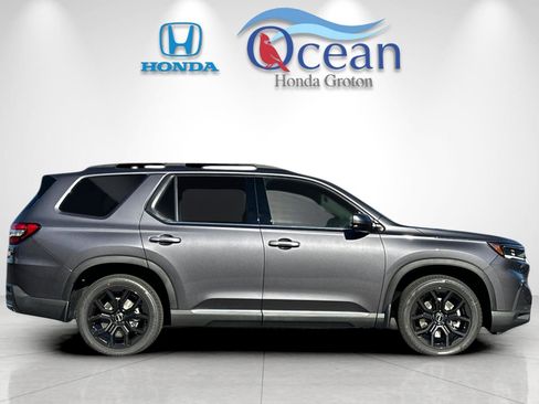 New 2025 Honda Pilot Touring image 6