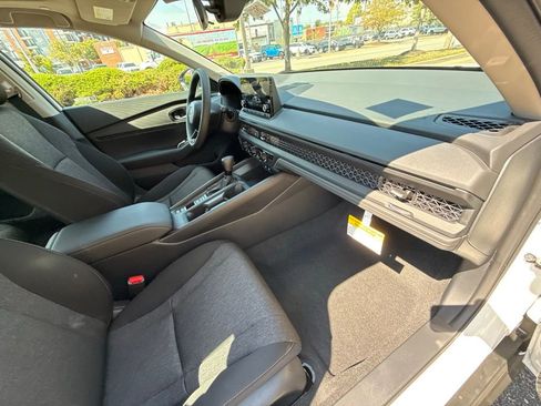 Certified 2025 Honda Accord SE image 43