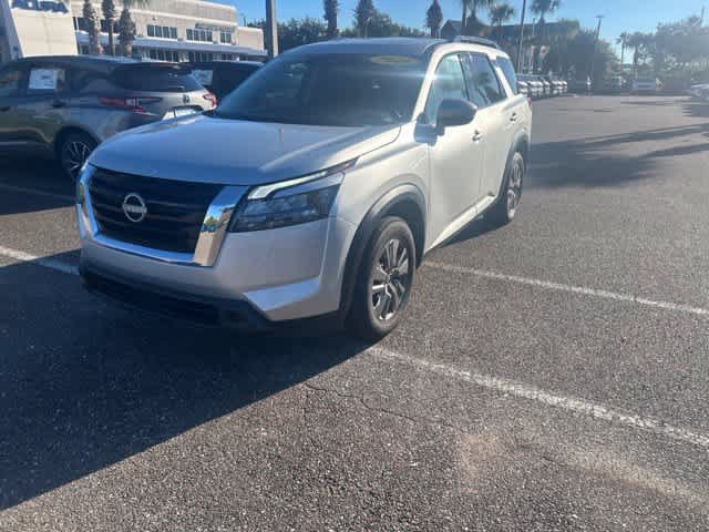 Used 2024 Nissan Pathfinder SV FWD image 3