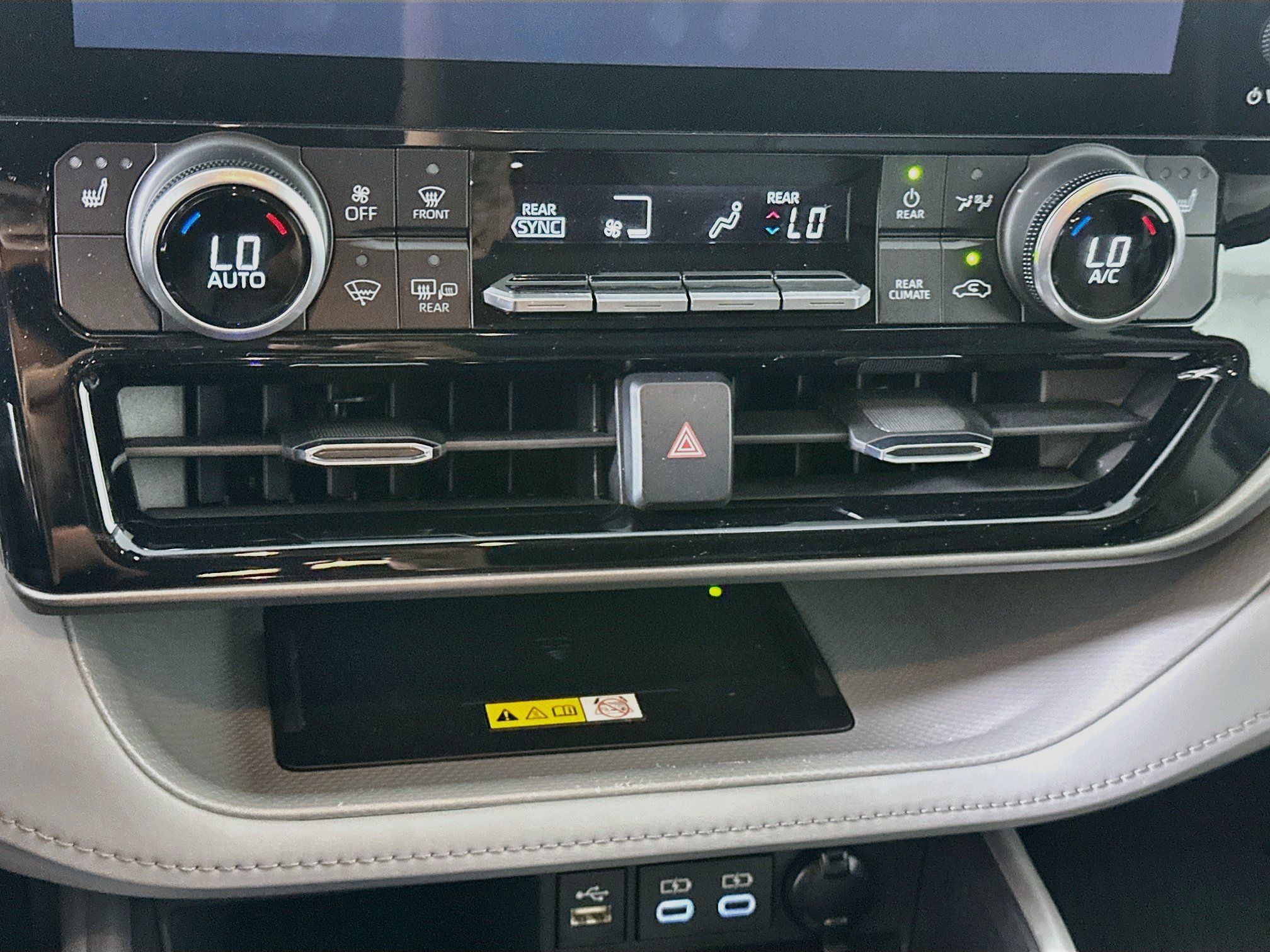 Used 2023 Toyota Highlander XLE FWD image 22