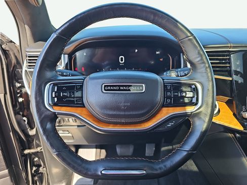 Used 2022 Jeep Grand Wagoneer Series III w/ Rear Seat Video Group 1 AWD/4WD image 19