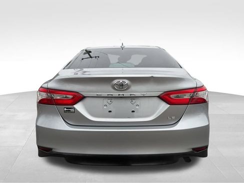 Used 2019 Toyota Camry L image 4