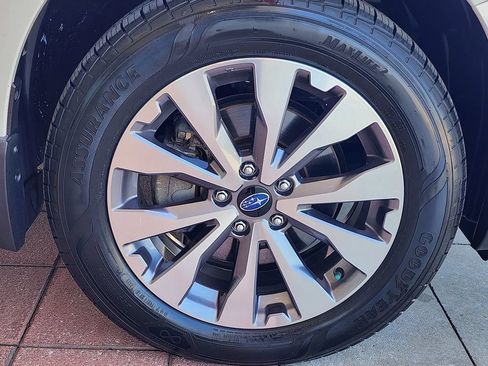 Used 2017 Subaru Outback 3.6R Touring w/ Popular Package #5A AWD/4WD image 4