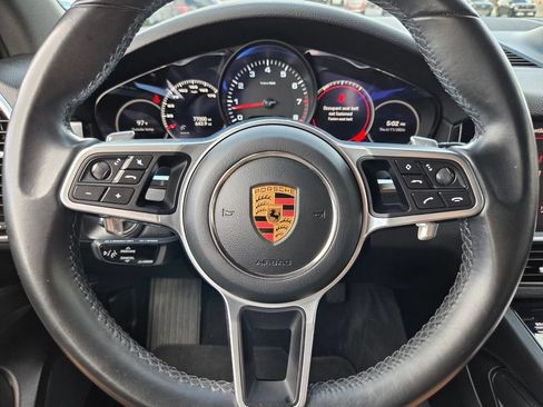 Used 2022 Porsche Cayenne AWD/4WD image 30