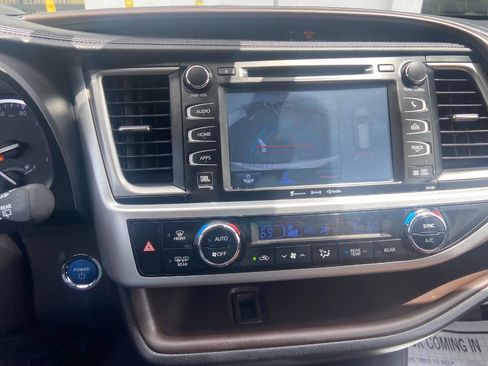 Used 2017 Toyota Highlander Limited Platinum AWD/4WD image 16