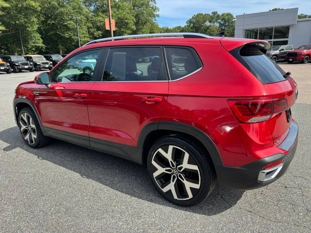 Certified 2022 Volkswagen Taos SEL w/ Panoramic Sunroof Package AWD/4WD image 7