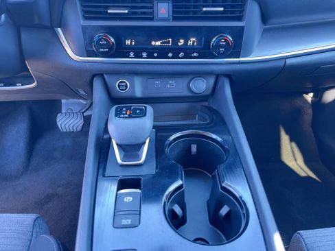 Used 2023 Nissan Rogue SV image 18