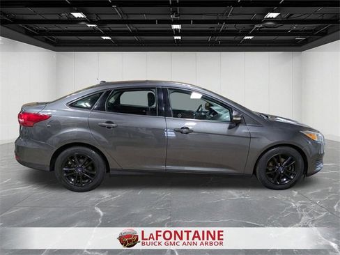 Used 2018 Ford Focus SE w/ SE Winter Package image 6